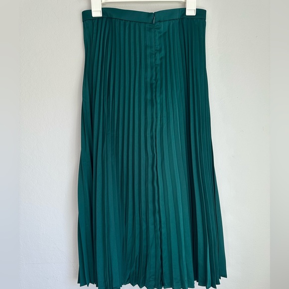 J. Crew Elegant Green Pleated Skirt - Picture 3 of 5